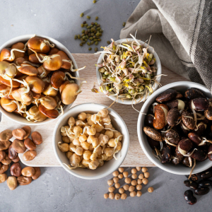 Невидимая защита: какие орехи и семена действительно нужны после 60?