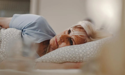 Почему пожилые просыпаются в 3 часа ночи: что нужно знать